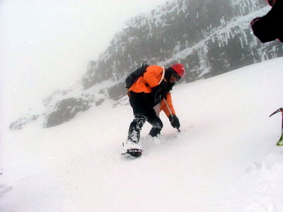 雪地行進之下坡練習