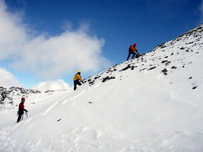 冰雪岩地形在登頂前才有較好的練習機會